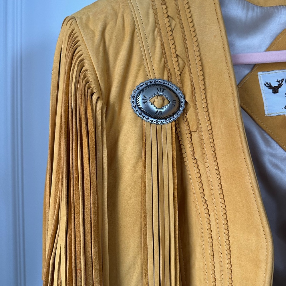 RARE Continental Leathers Fringe Cropped Jacket with Conchos - Picture 2 of 9